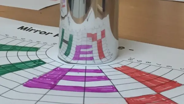 News header mirror pillar