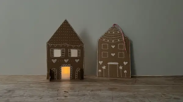 Gingerbread House Tealight 02